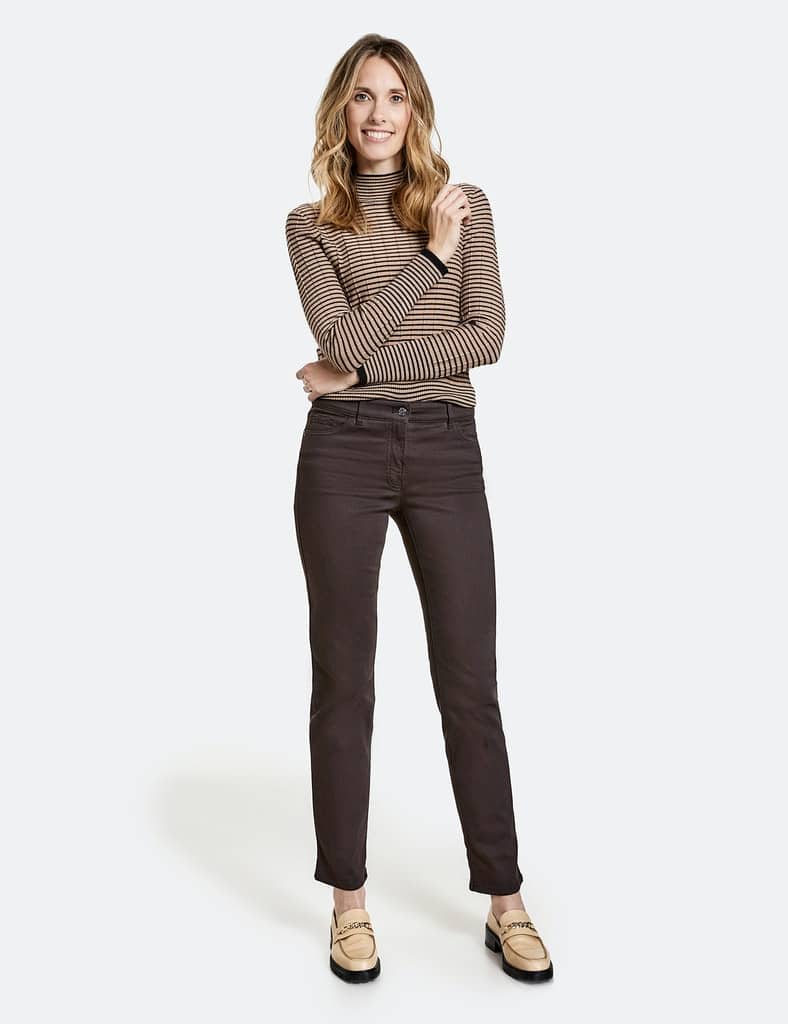 ג'ינס עם חמישה כיסים