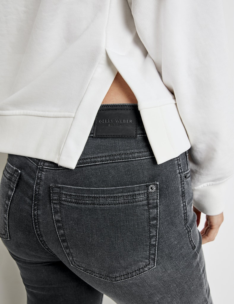 ג'ינס עם חמישה כיסים