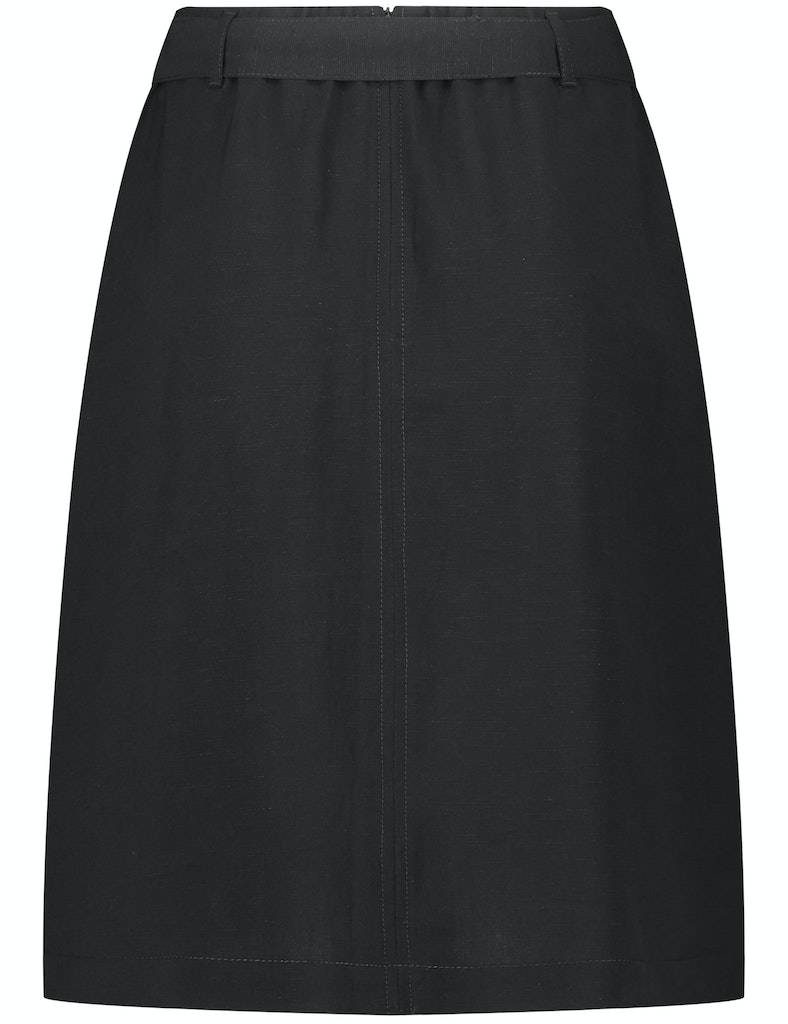 חצאית בגזרת A עם קפלים