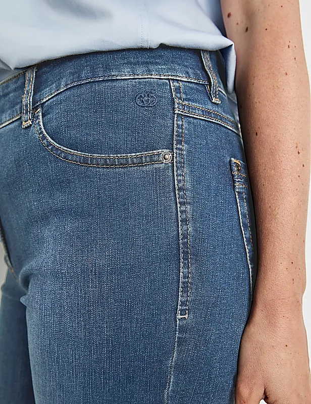 ג'ינס עם חמישה כיסים