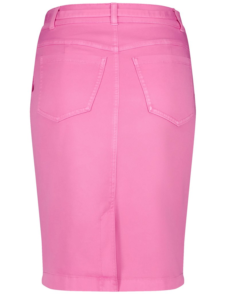 חצאית ישרה בגזרה צמודה