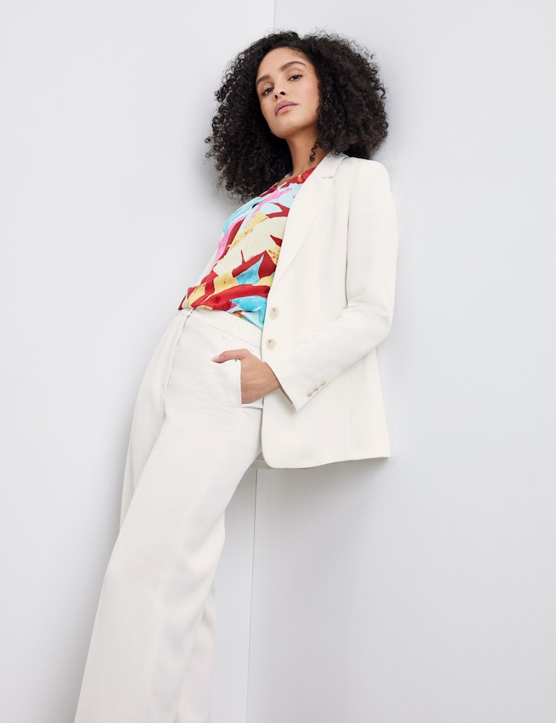 בלייזר לבן קלאס