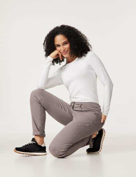 מכנס ג'ינס בגזרת צמודה