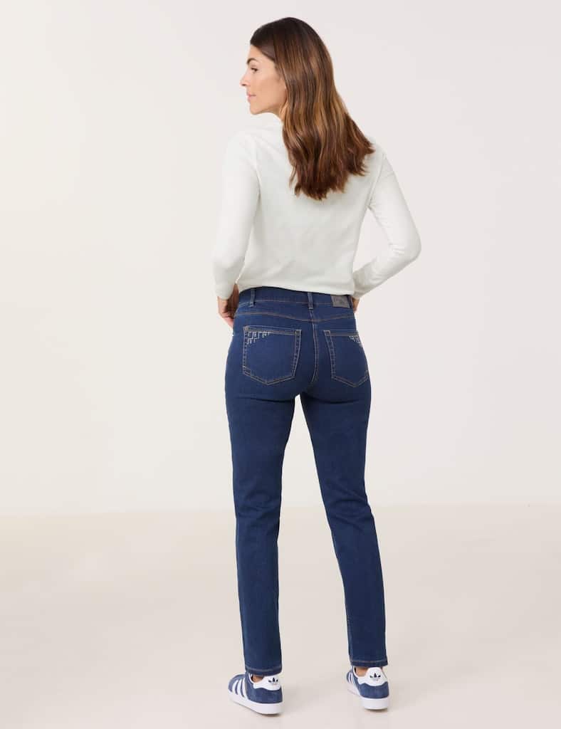 ג'ינס קלאסי בגזרה ישרה