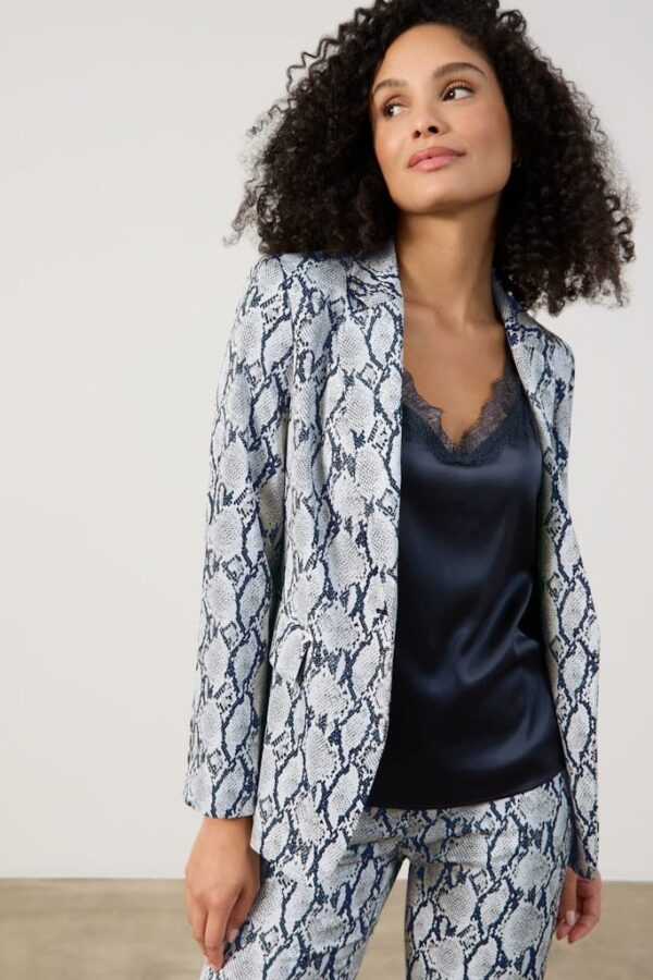 בלייזר מחויט בדוגמת נחש