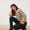 מכנסי טייץ צמודים במראה ספורטיבי