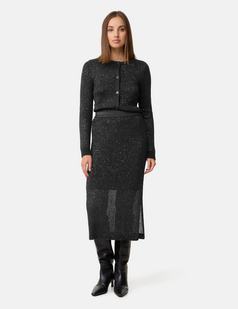 חצאית שחורה עם נצנצים עדינים