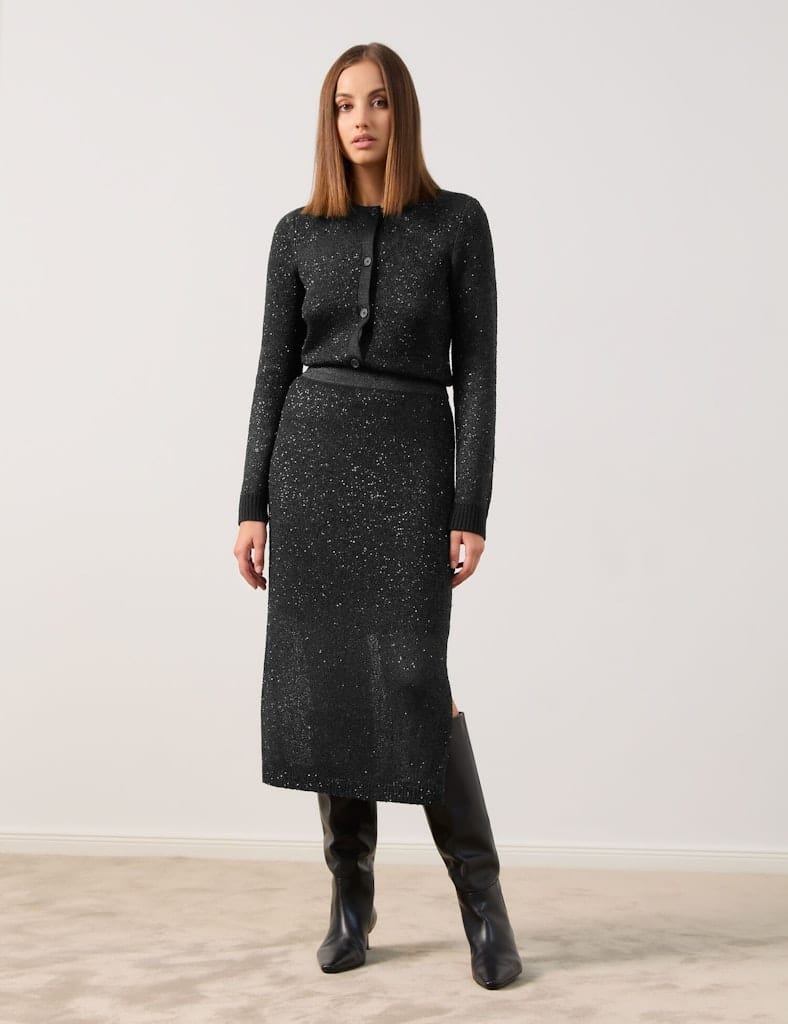 חצאית שחורה עם נצנצים עדינים