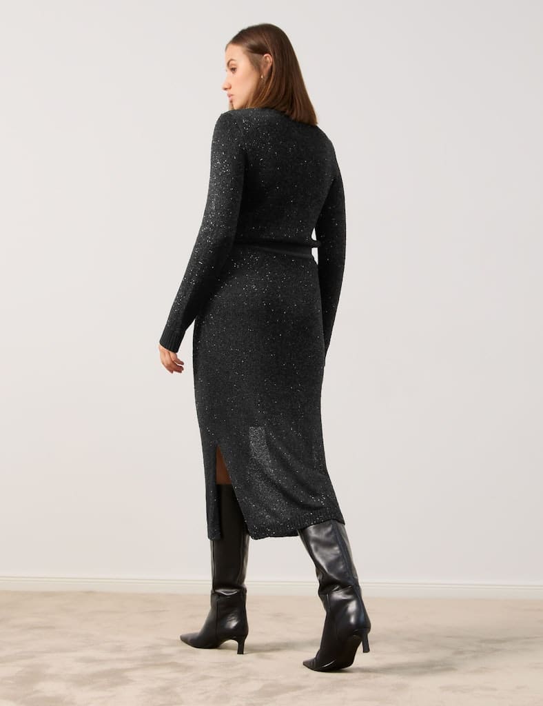 חצאית שחורה עם נצנצים עדינים