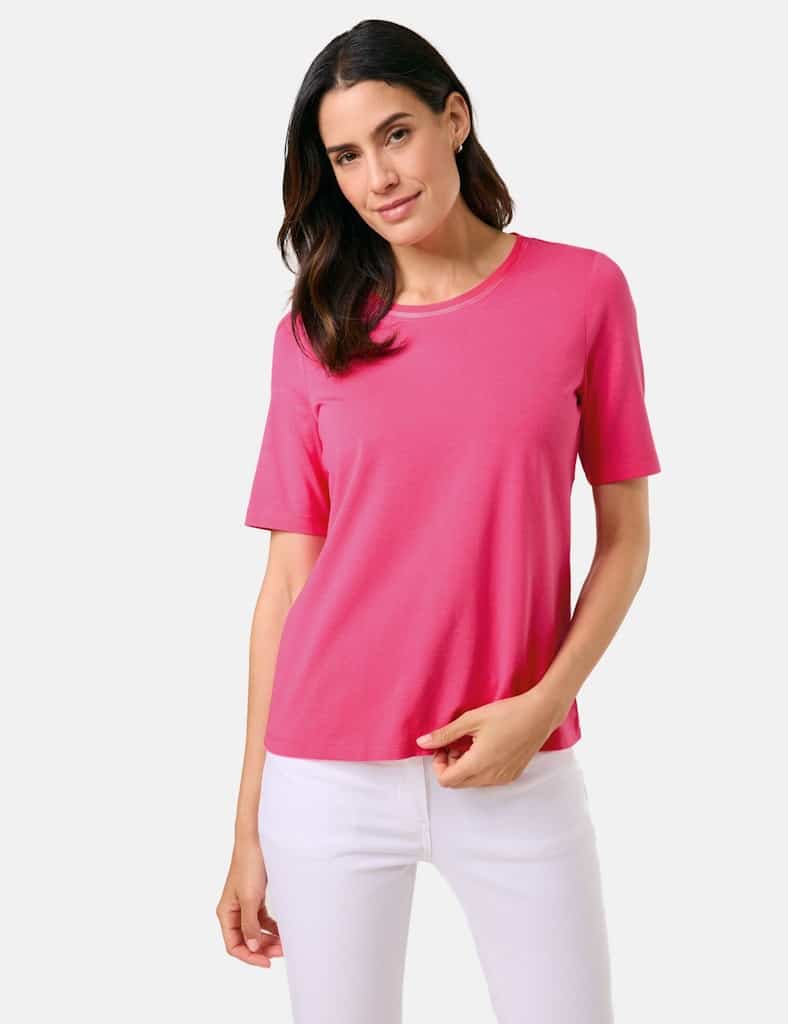 טי-שירט חלקה בגזרה קלאסית