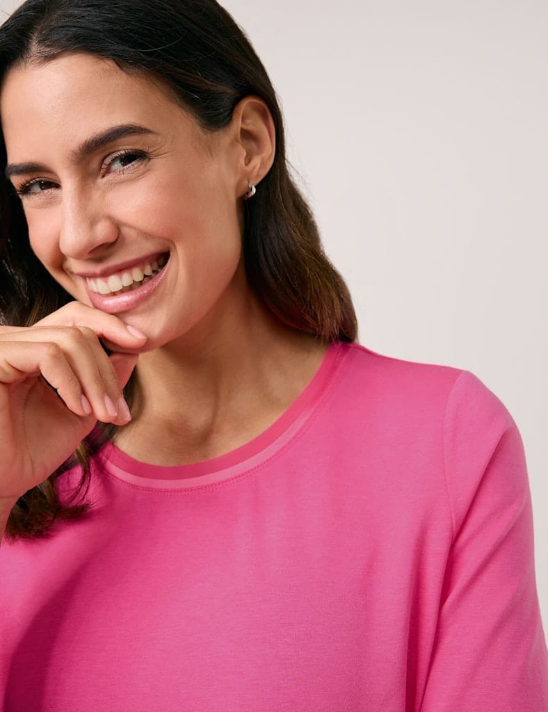 טי-שירט חלקה בגזרה קלאסית