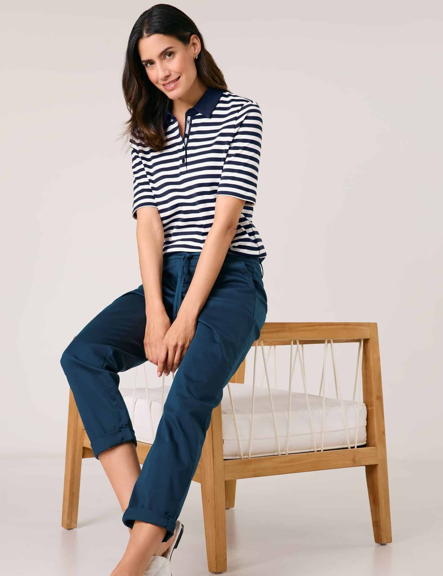 מכנסיים אלגנטיים בגזרה מחטבת