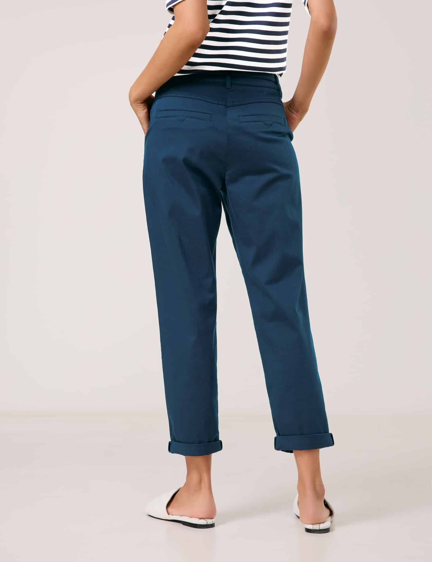 מכנסיים אלגנטיים בגזרה מחטבת