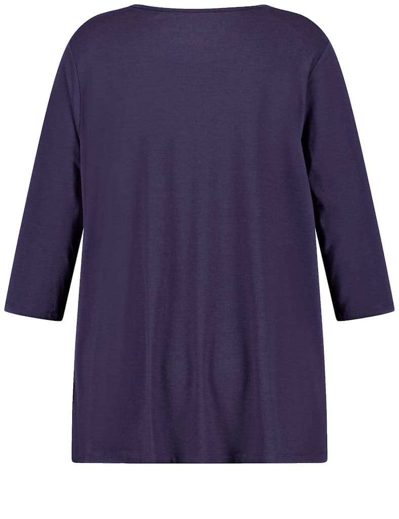 חולצה בגזרה רחבה ומשוחררת