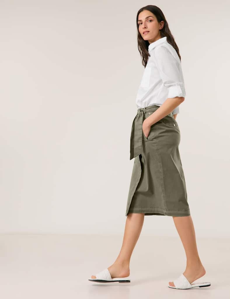 חצאית בעיצוב עוטף עם קשירה