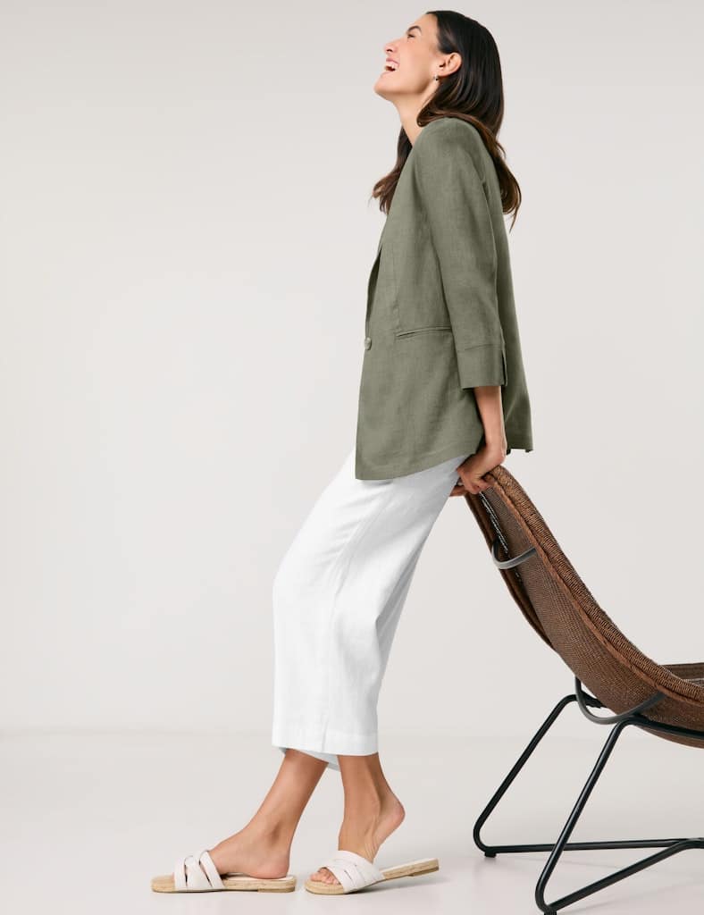 בלייזר מחויט קליל ואלגנטי