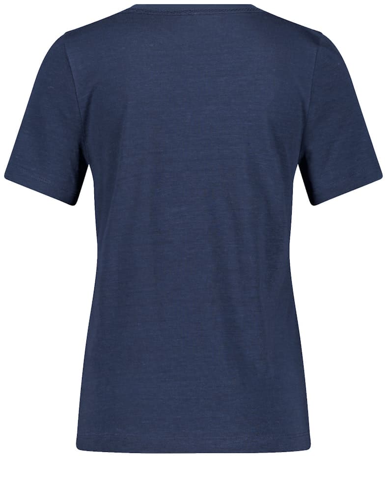 טי-שירט בגזרה קלאסית