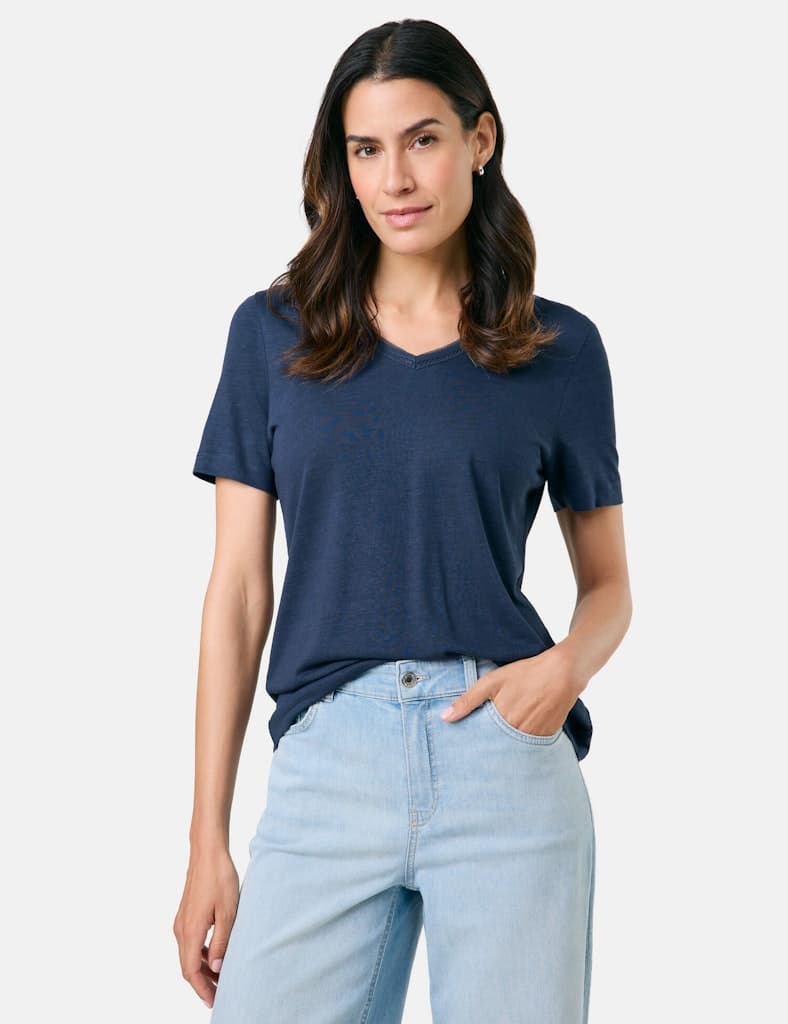 טי-שירט בגזרה קלאסית