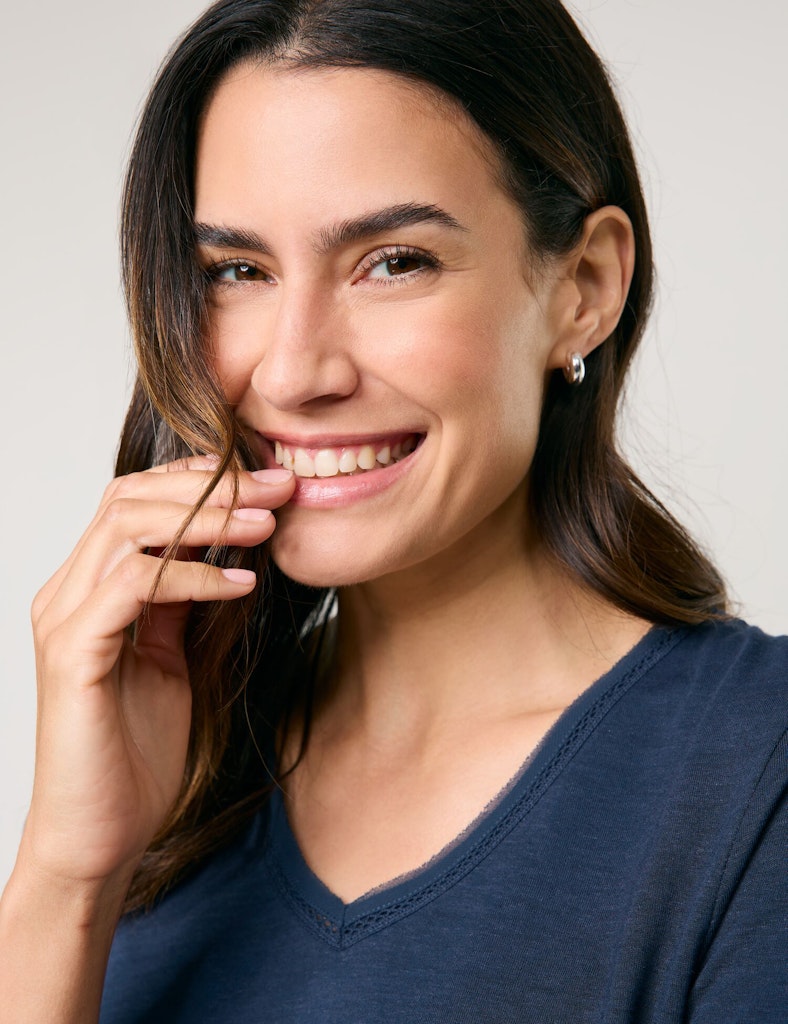 טי-שירט בגזרה קלאסית