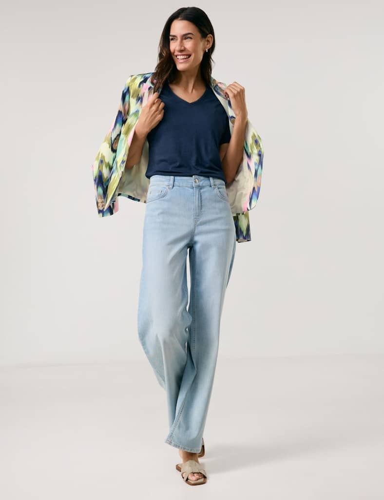 טי-שירט בגזרה קלאסית