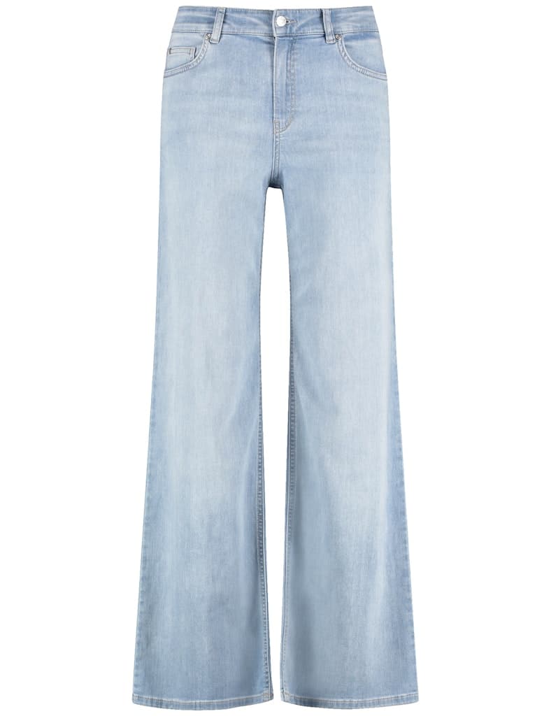 ג'ינס בגזרה מתרחבת וגזרה גבוהה