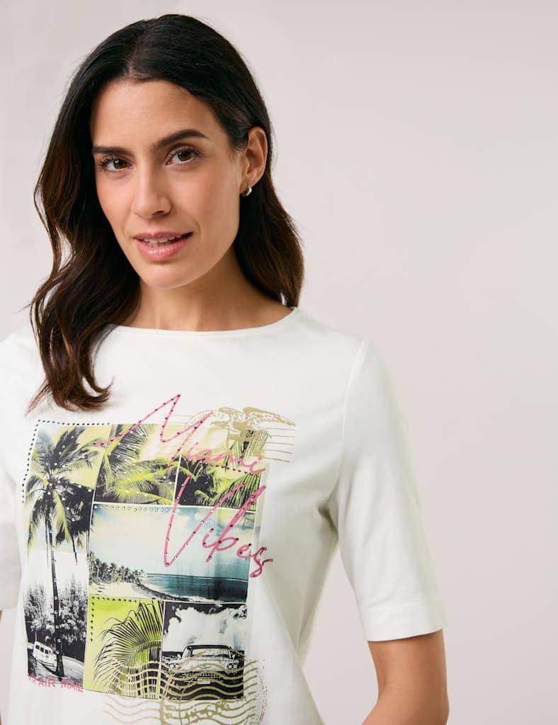 טי שירט לבנה עם גלויה מצויירת