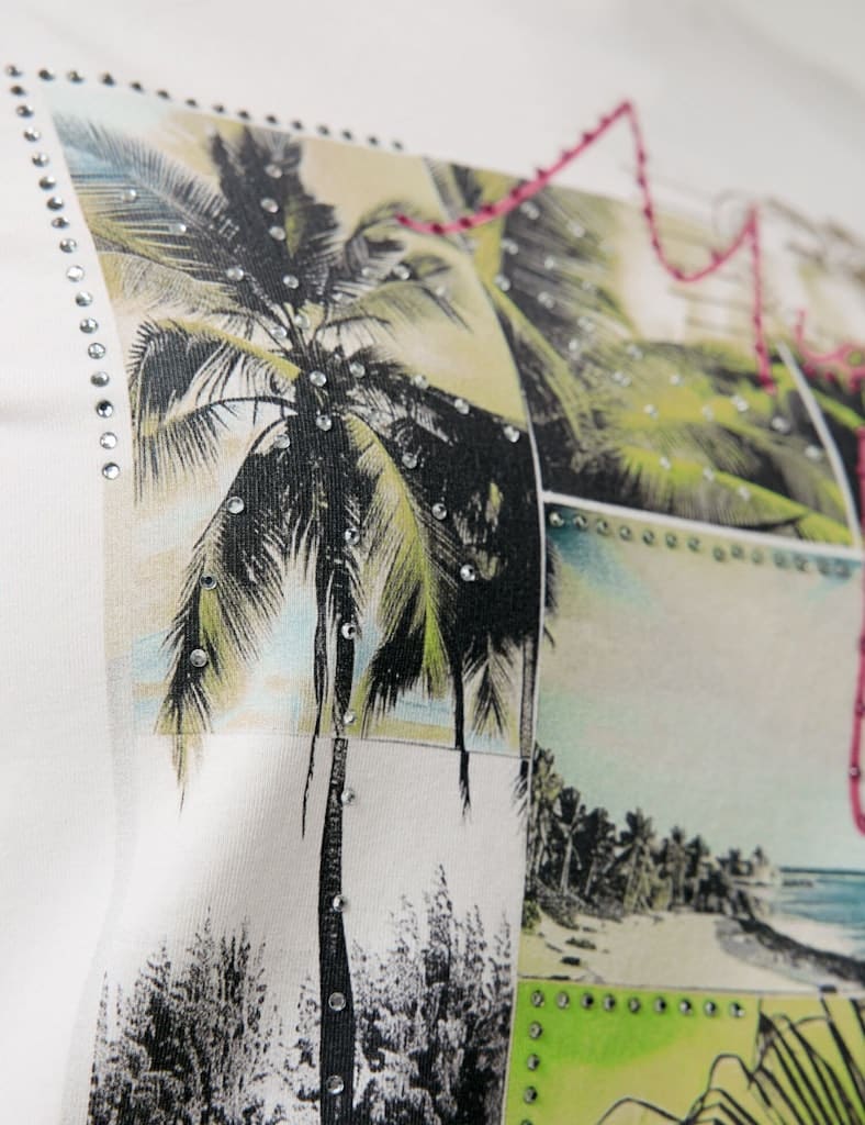 טי שירט לבנה עם גלויה מצויירת