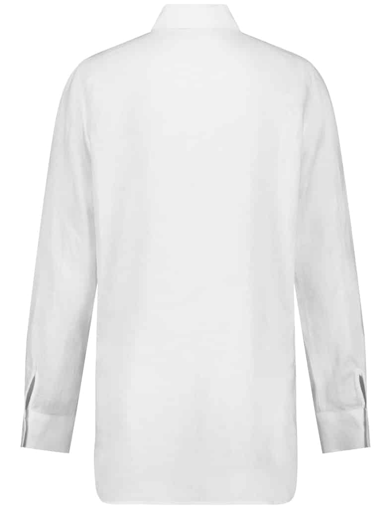 מכופתרת לבנה שיקית ונוחה