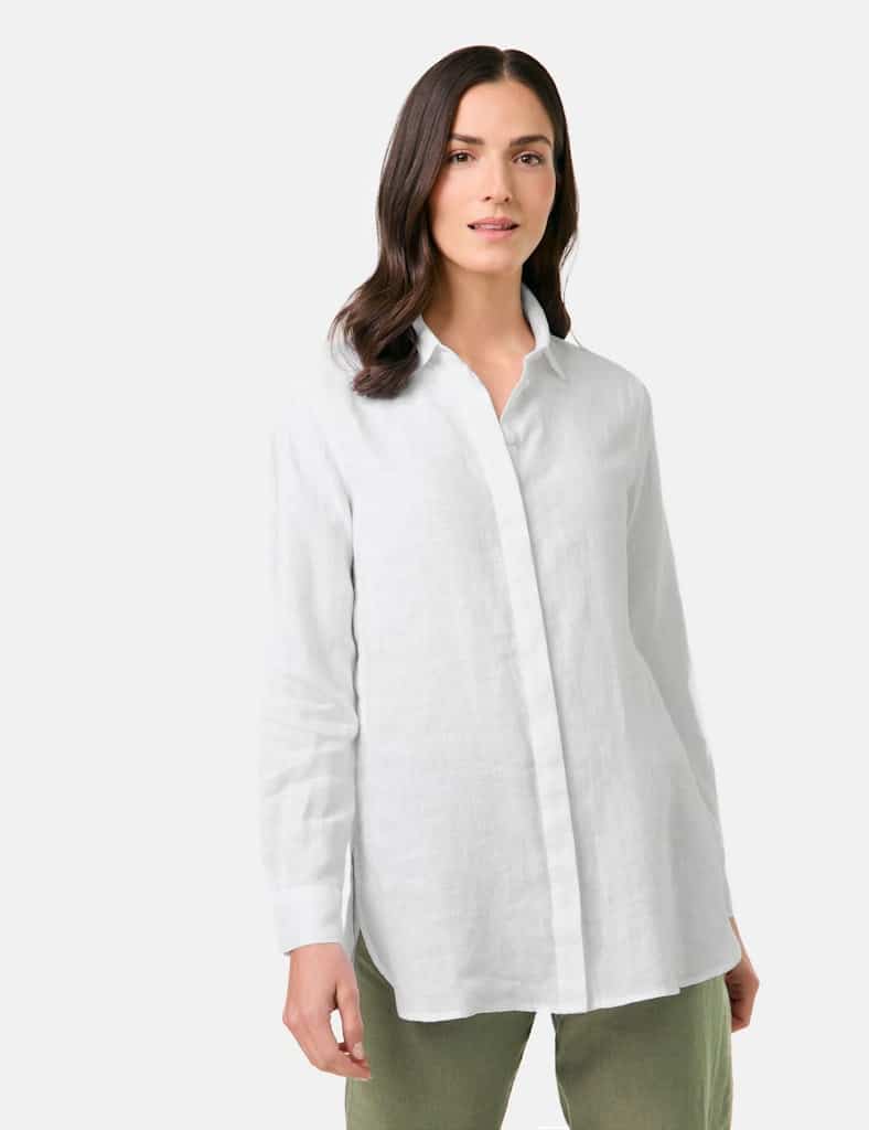 מכופתרת לבנה שיקית ונוחה