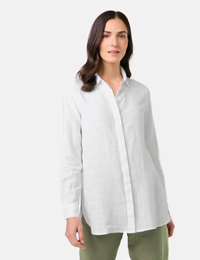 מכופתרת לבנה שיקית ונוחה