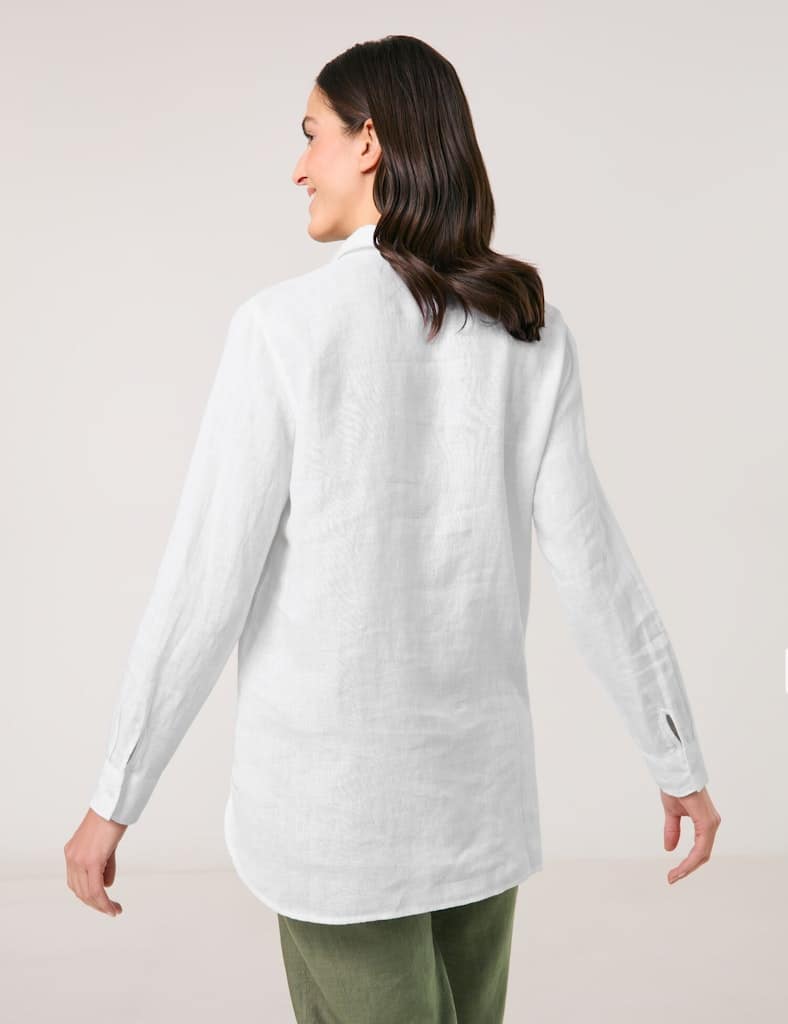 מכופתרת לבנה שיקית ונוחה