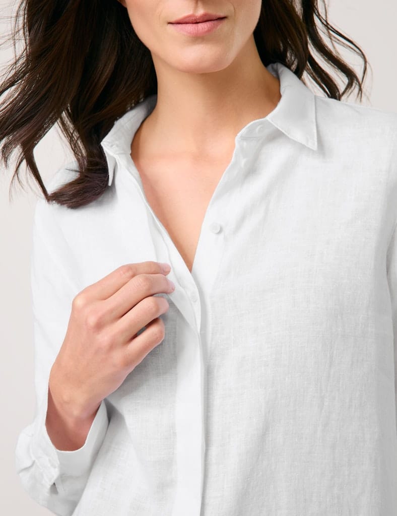 מכופתרת לבנה שיקית ונוחה