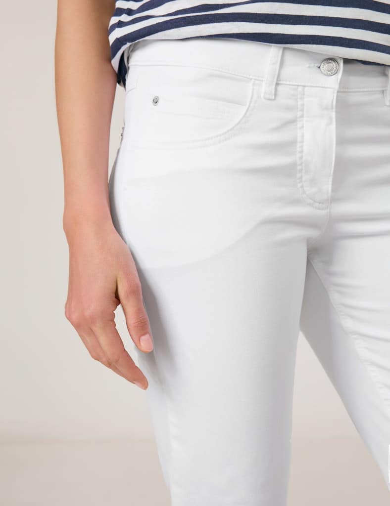 מכנס ג'ינס 3/4 בגזרה סקיני