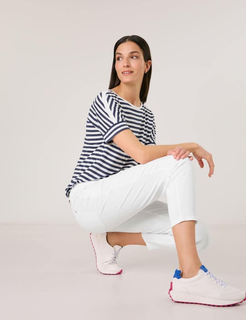 מכנס ג'ינס 3/4 בגזרה סקיני