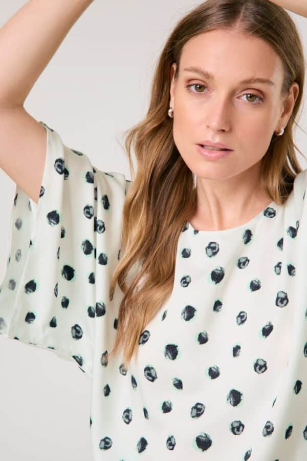 Sale 112 חולצת נקודות עם שרוולי מלמלה