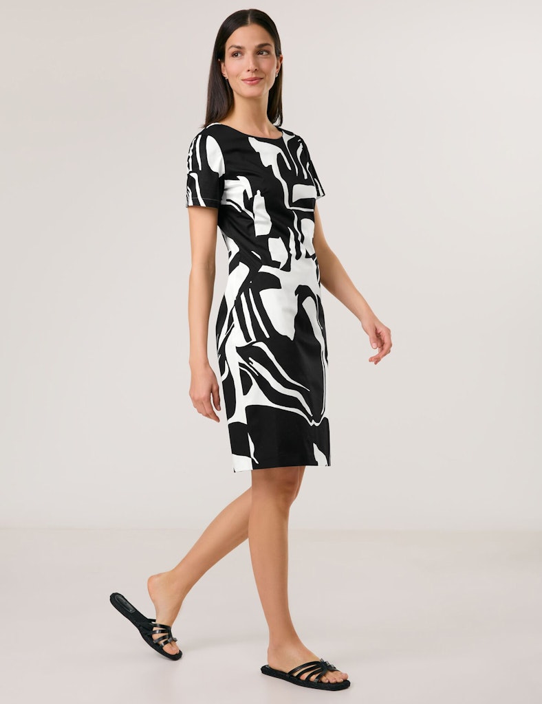 שמלה בהדפס גרפי שחור לבן