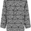 GERRY-WEBER-_2251_1008_560080-31421_2 חולצה בהדפס גאומטרי שחור לבן