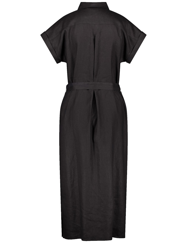 שמלת כפתורים בגזרת מעטפה וחגורת קשירה