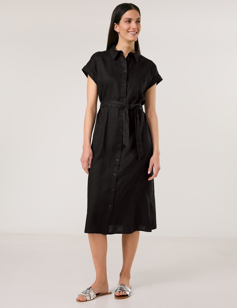 שמלת כפתורים בגזרת מעטפה וחגורת קשירה