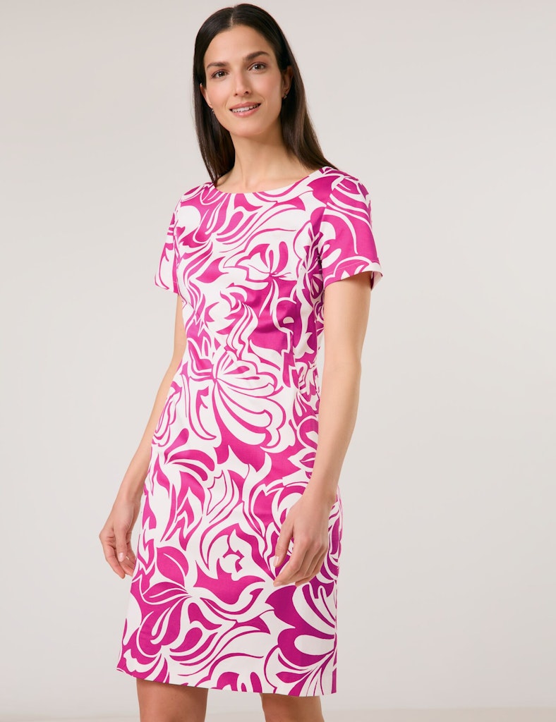 שמלה פרחונית דרמטית וקלילה