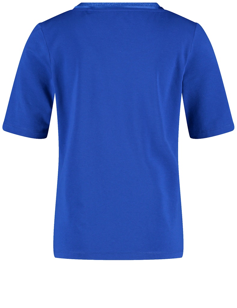 טי-שירט חלקה בגזרה קלאסית