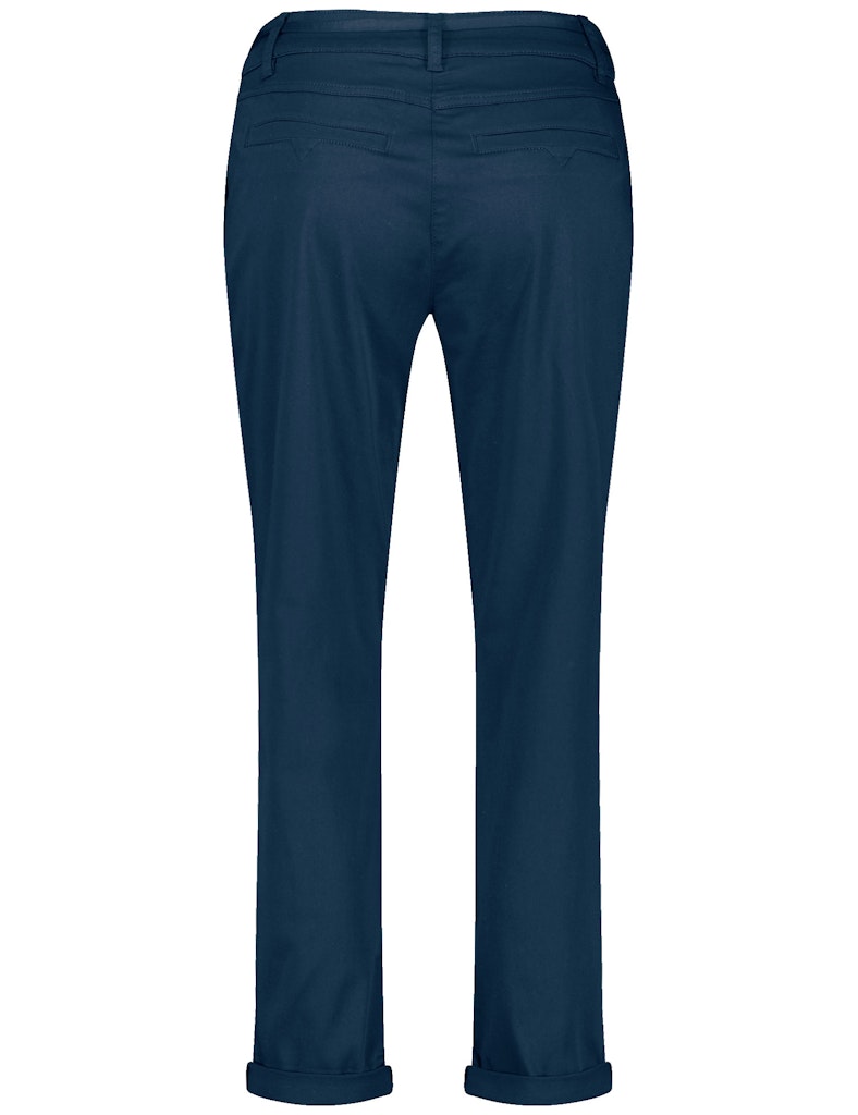 מכנסיים אלגנטיים בגזרה מחטבת