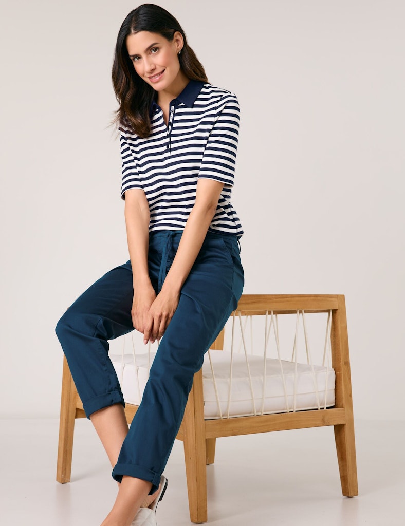 מכנסיים אלגנטיים בגזרה מחטבת