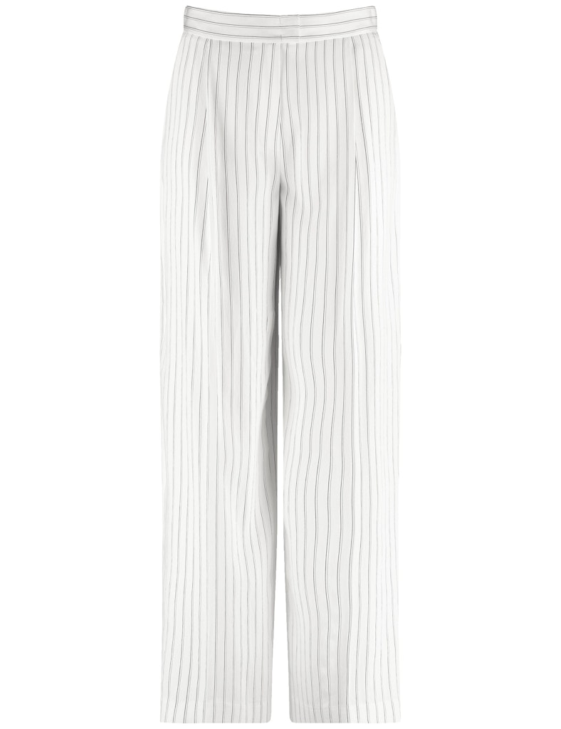 מכנס לבן עם פסים דקים