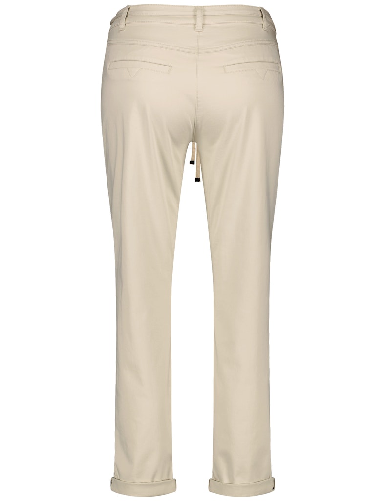 מכנסיים אלגנטיים בגזרה מחטבת