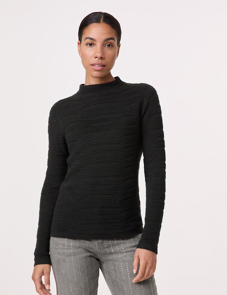 חולצת סריג שחורה קלאסית