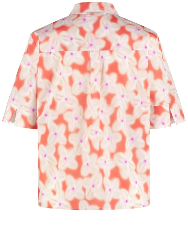 מכופתרת פרחונית קלילה ונעימה