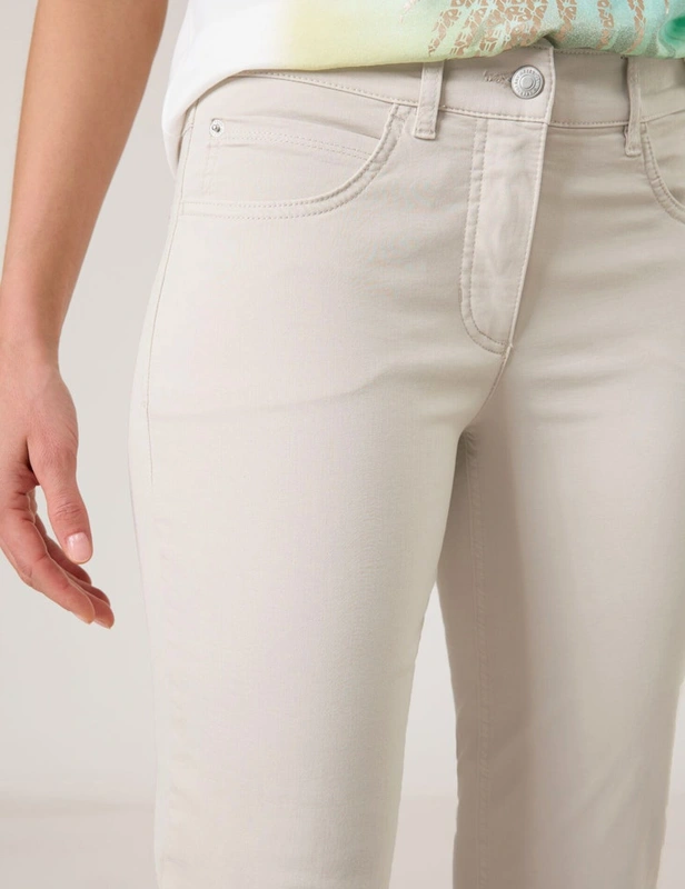 מכנס ג'ינס 3/4 בגזרה סקיני