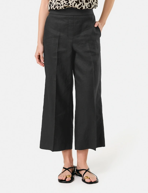 מכנסים מחוייטים בגזרה מחמיאה