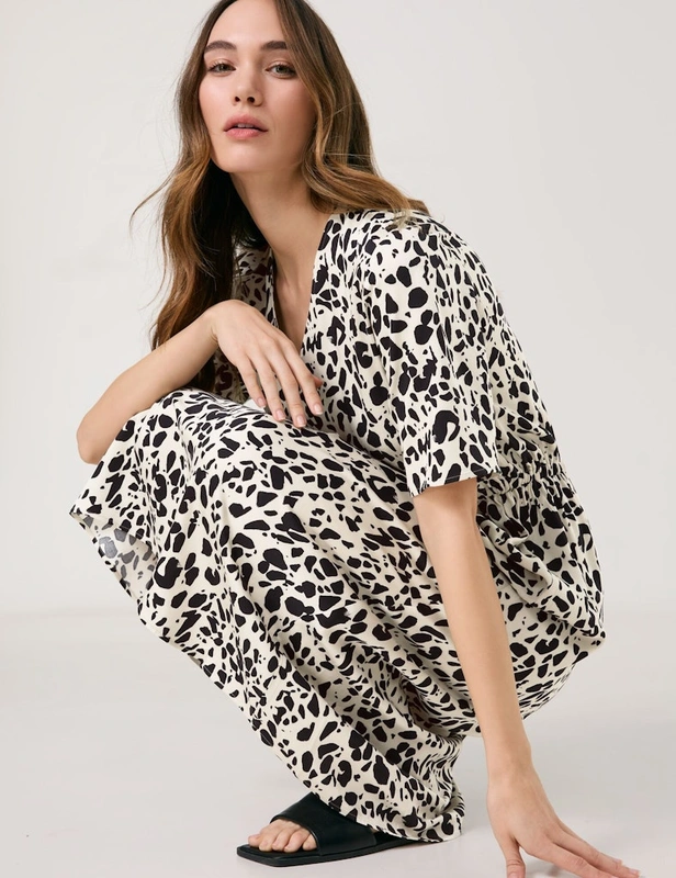 שמלת מידי מנומרת מחמיאה